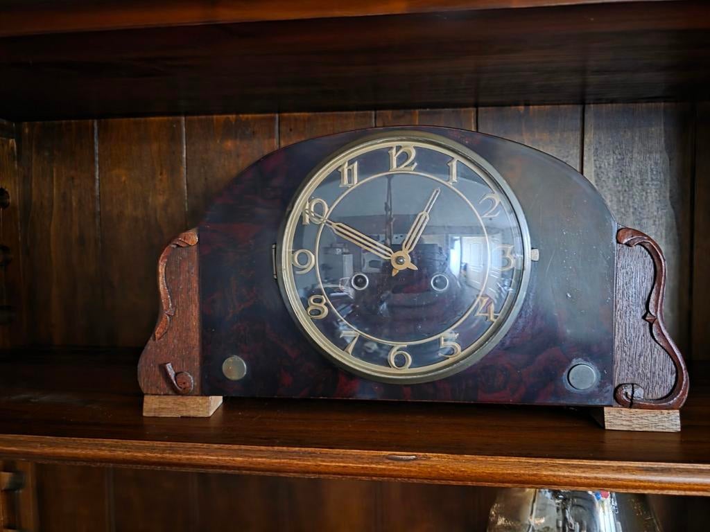 Antieke tafelklok, hout en messing, Antiek en Kunst, Ophalen of Verzenden