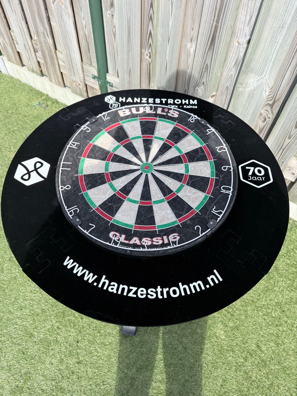 Bulls Classic Dartbord met HanzeStrohm Surround, Sport en Fitness, Ophalen of Verzenden, Zo goed als nieuw, Dartbord