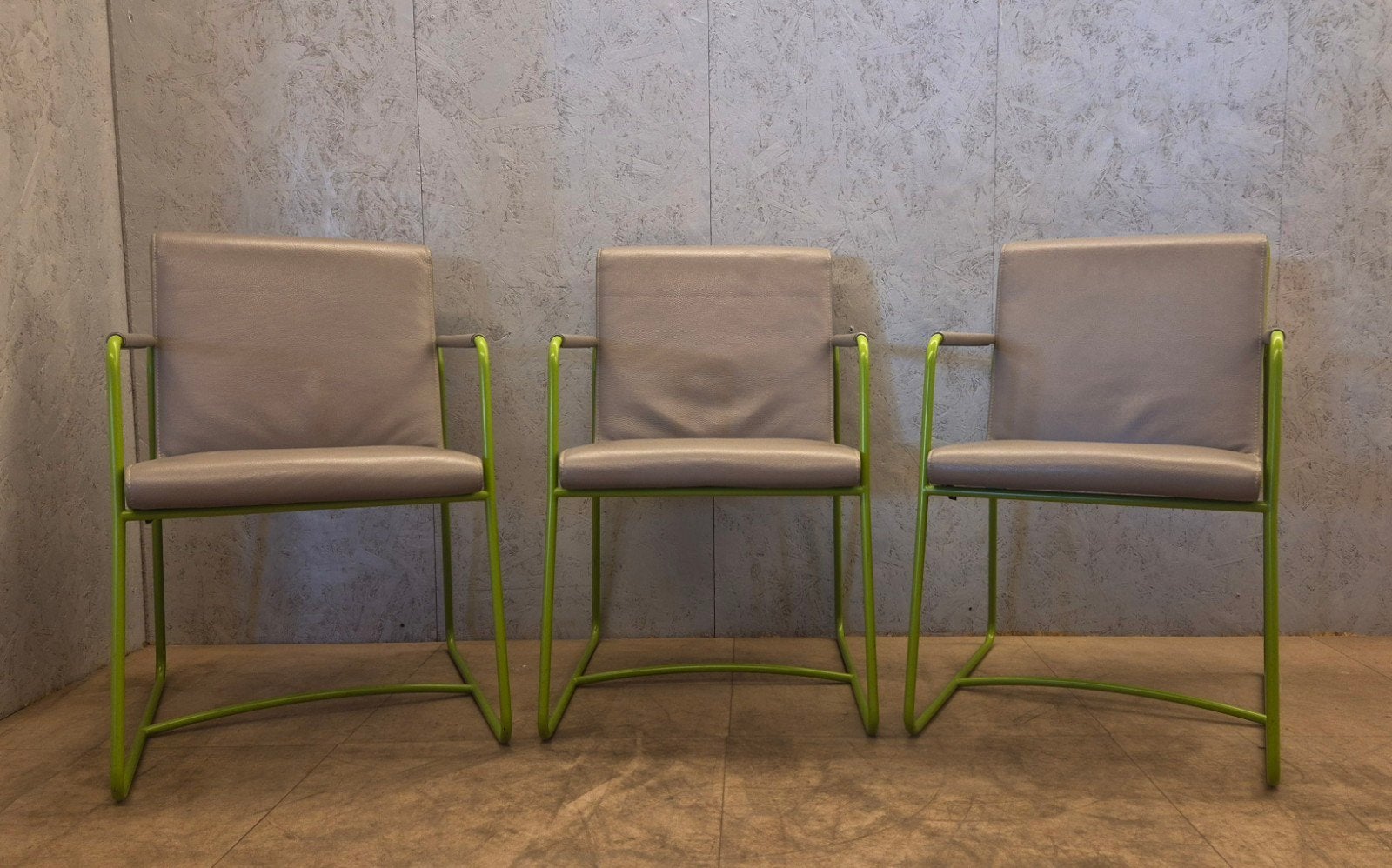 3x Leolux Spring Design Eetkamerstoel Leer Grijs/Groen, Ophalen, Leolux, Overige kleuren, Drie