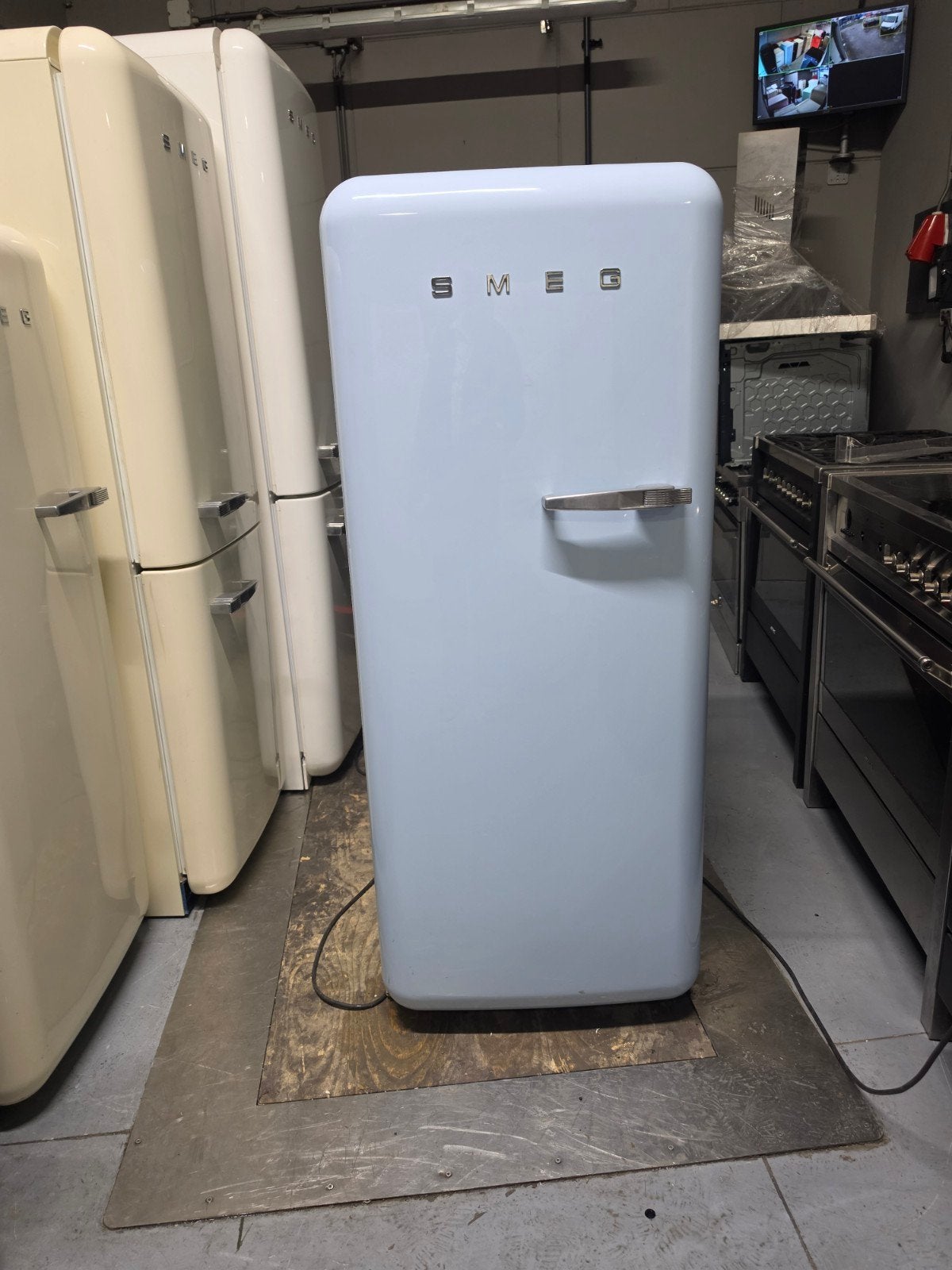 Smeg koelkast babyblauw - Retro design koelkast, 200 liter of meer, Ophalen of Verzenden, Met vriesvak, 160 cm of meer