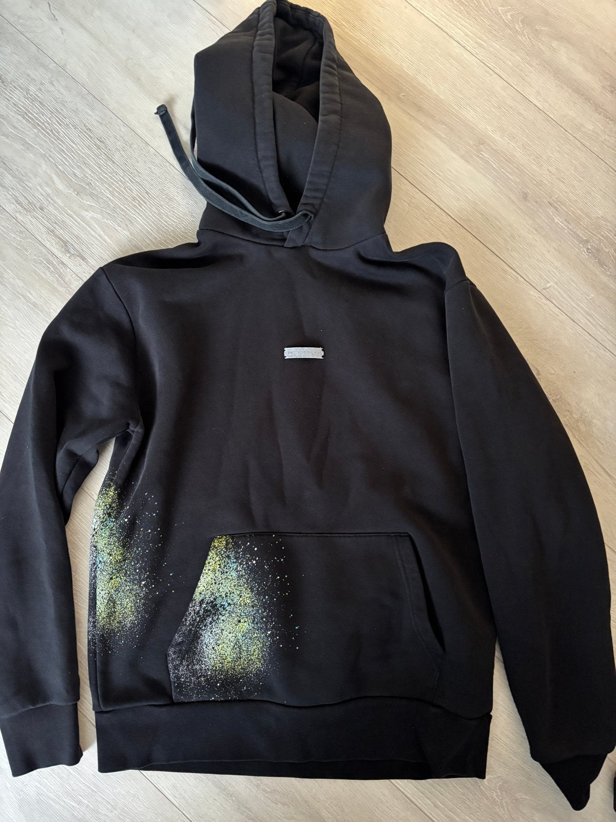 Off The Pitch Hoodie Zwart met Spray Paint Design, Ophalen of Verzenden, Zo goed als nieuw