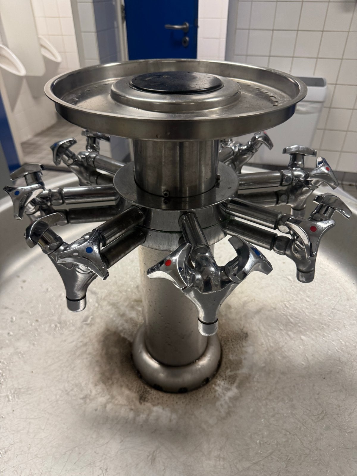 Ronde groepswasbak / wasfontein met 10 kranen, Doe-het-zelf en Verbouw, Sanitair, Ophalen, Gebruikt, Nvt, Nvt