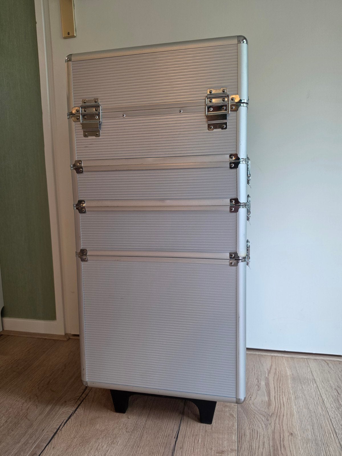 Mollycoddle Beauty Trolley - Uitstekende Staat, Ophalen, Overige kleuren, Zo goed als nieuw, Met slot
