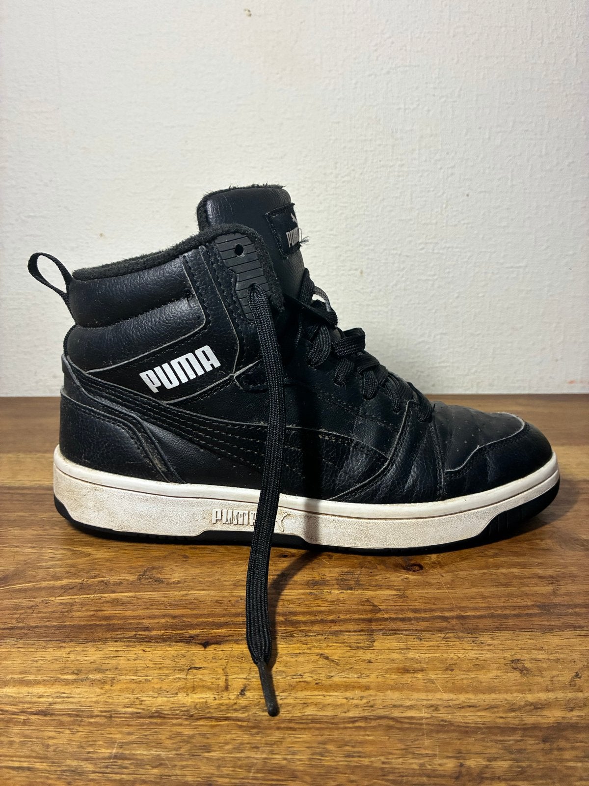 Puma schoenen maat 38 PUMA Rebound V6 Mid, Kleding | Heren, Schoenen, Zwart, Ophalen of Verzenden, Sneakers of Gympen, Gedragen