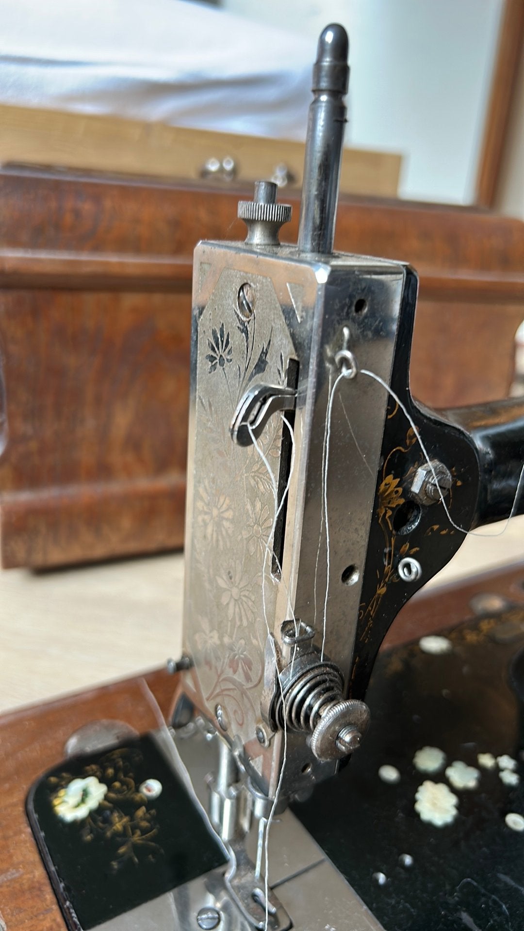 Antieke Mundlos “Original Victoria” naaimachine met slinger, Ophalen