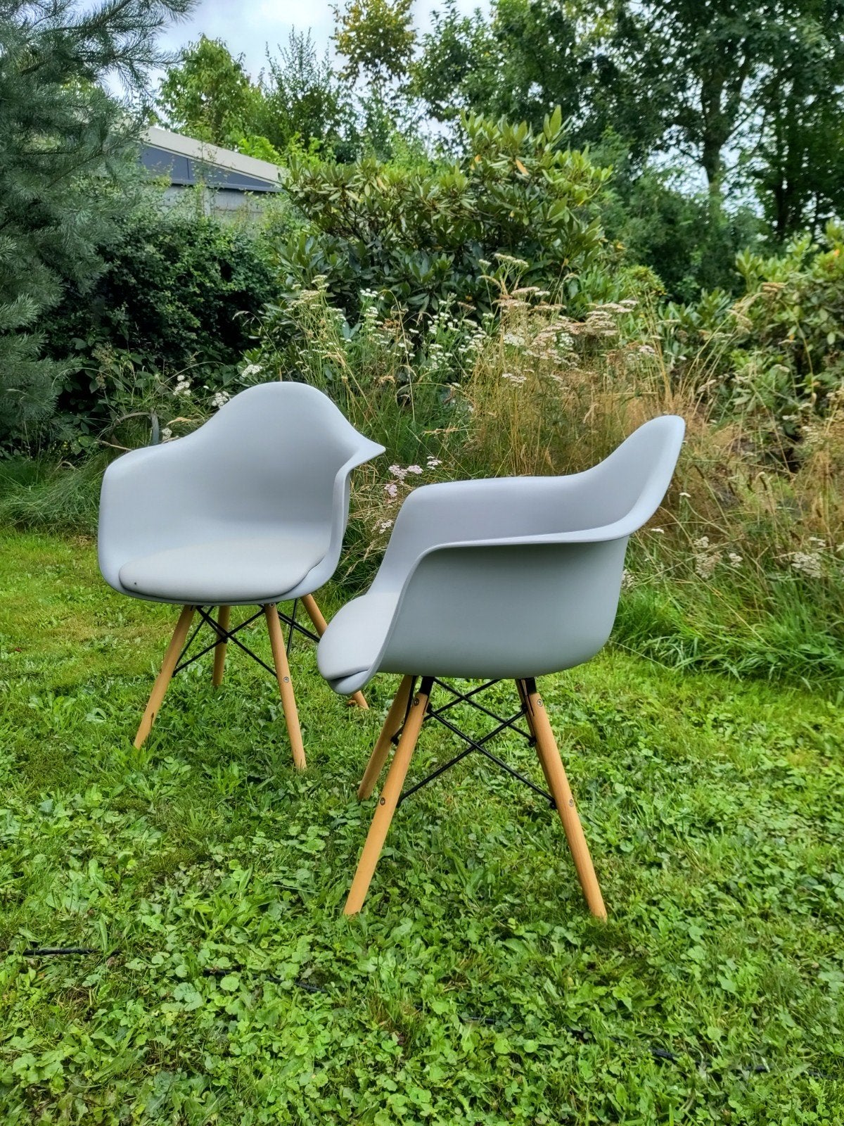 Twee kuipstoeltjes, grijs kunststof., Ophalen, Zo goed als nieuw, Grijs, Twee
