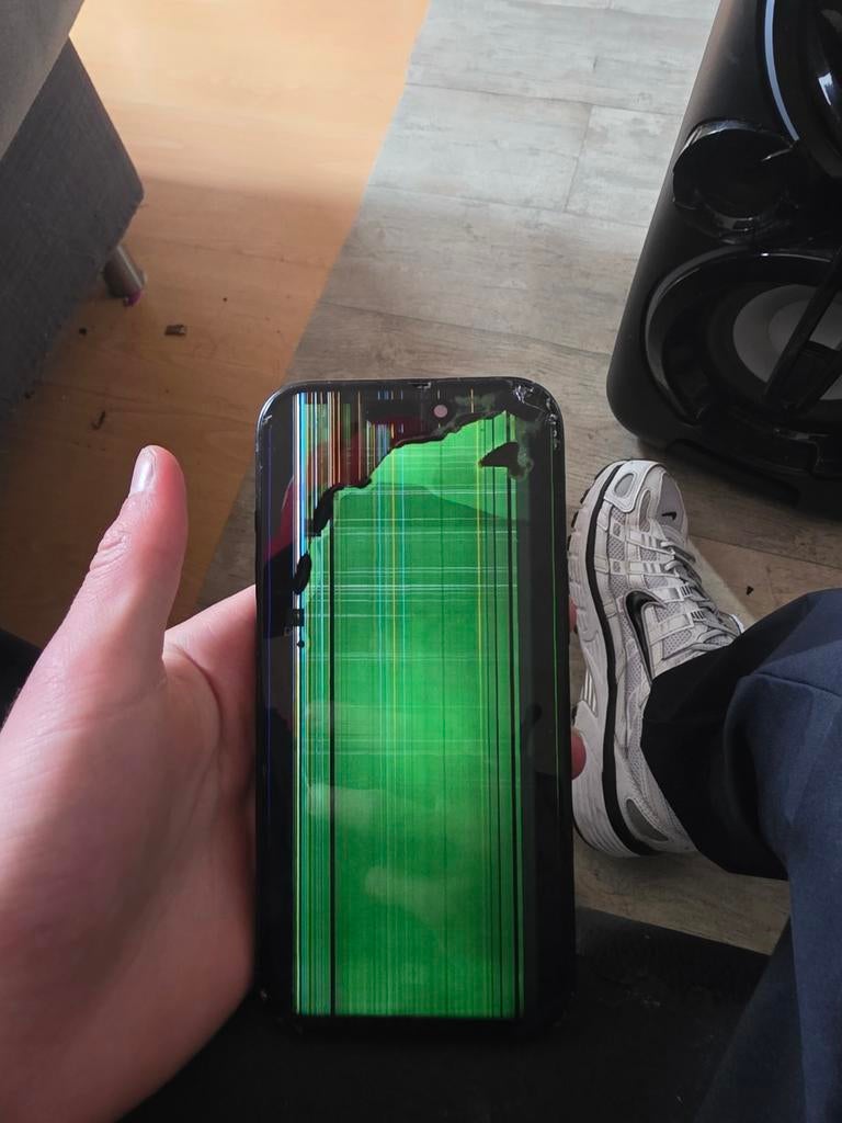 iPhone 15 (normaal) - Scherm defect, werkt verder prima, Telecommunicatie, Mobiele telefoons | Apple iPhone, Ophalen of Verzenden