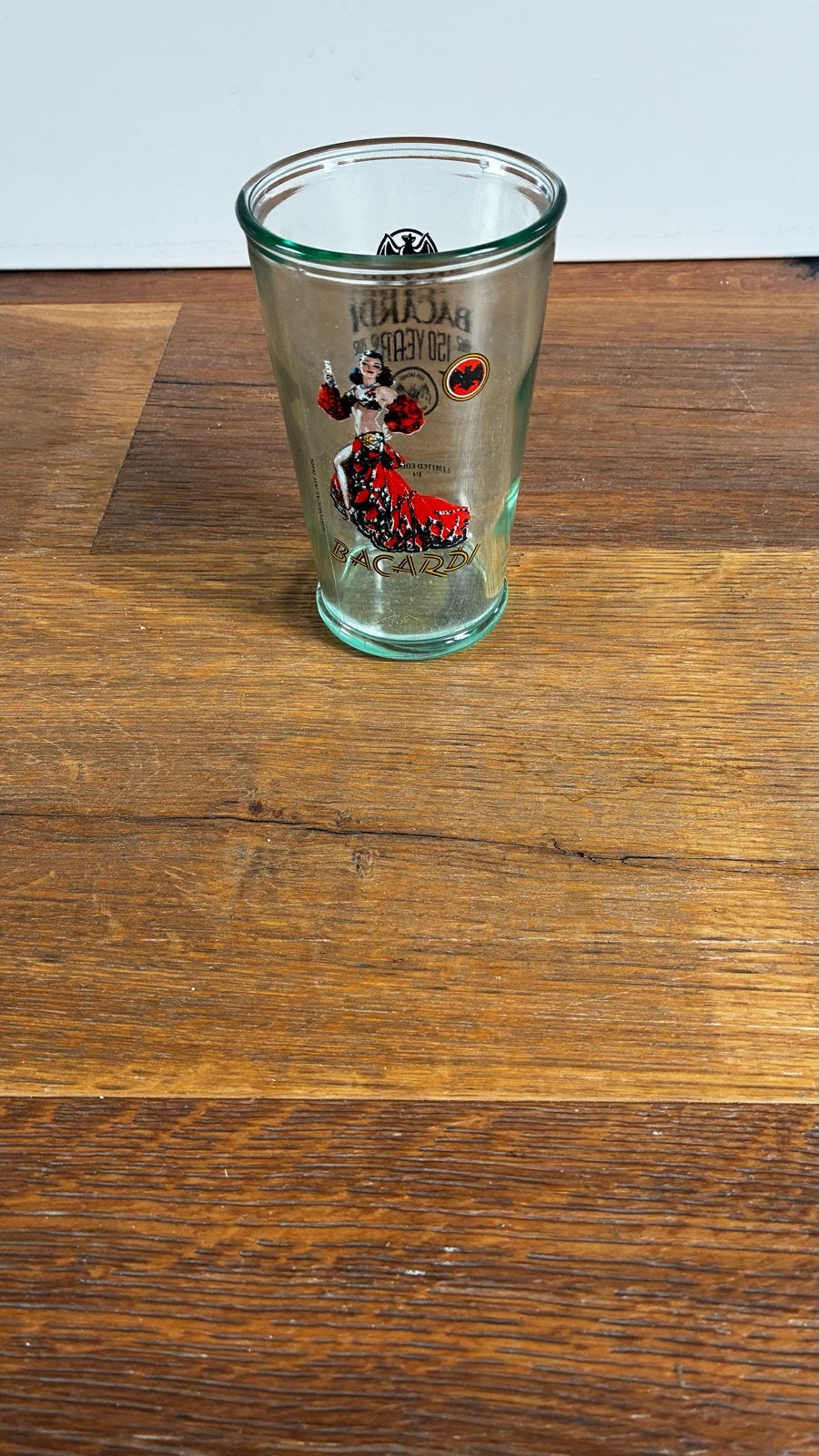 Bacardi 150 Years Limited Edition glas nummer 1 uit 4, Ophalen of Verzenden, Zo goed als nieuw, Frisdrankglas