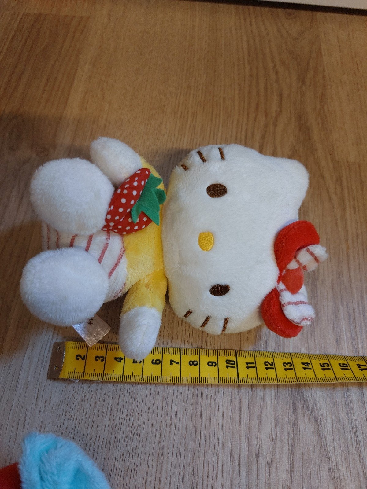 Hello kitty knuffeltje met aardbei 16 cm, Ophalen of Verzenden