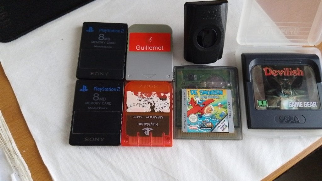 PLAYSTATION 2 MEMRORY CARD 2 X 8MB++++, Spelcomputers en Games, Spelcomputers | Sony PlayStation 2, Ophalen of Verzenden, Met 1 controller