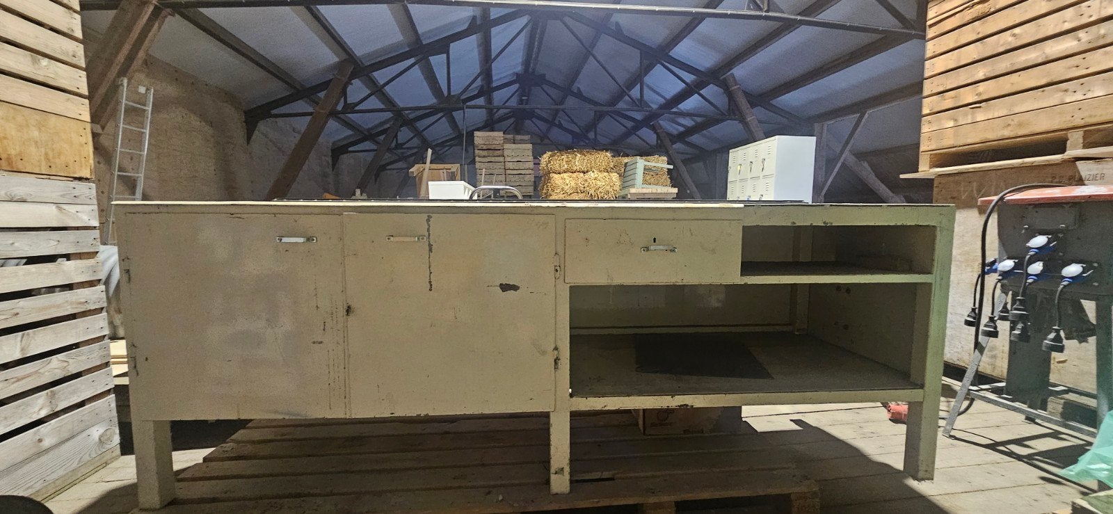 Robuuste metalen werkbank, Ophalen