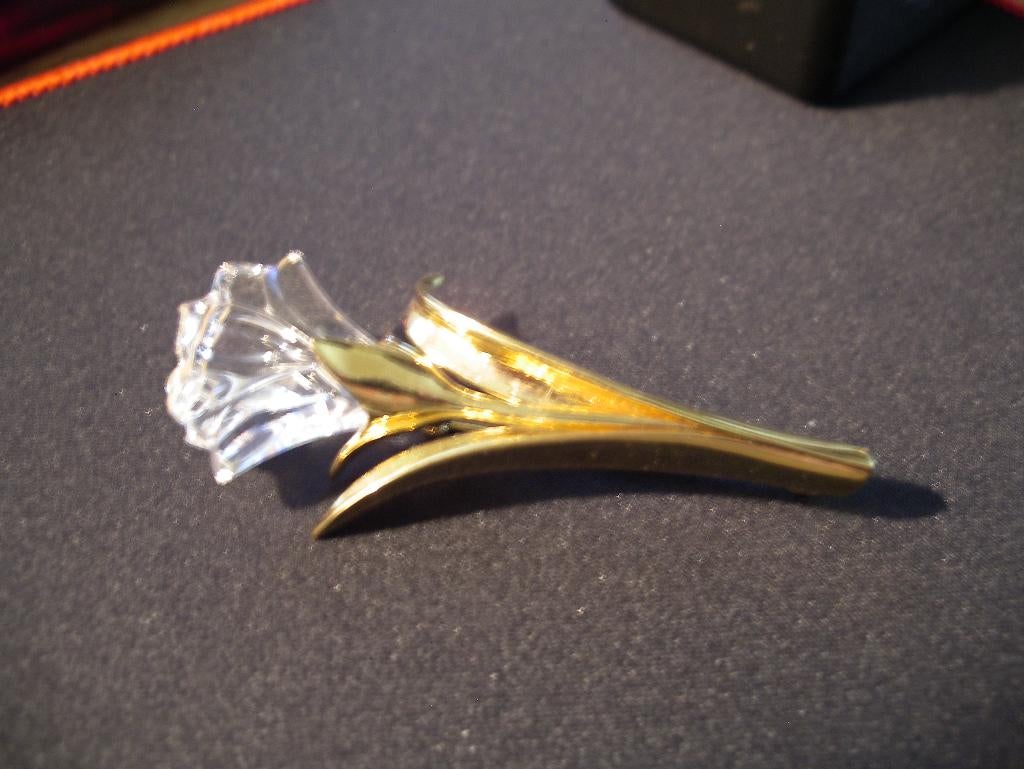 Een Goud Vergulde Swarovski Broche met Swarovski Kristal, Sieraden, Tassen en Uiterlijk, Antieke sieraden, Verzenden, Goud, Broche
