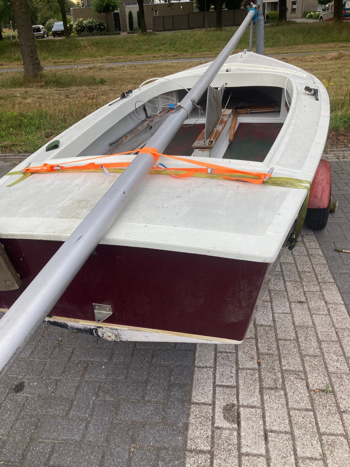Volksboot 480. Beetje opknappen. Optie: trailer €325,-, Ophalen, Gebruikt, Minder dan 15 m²
