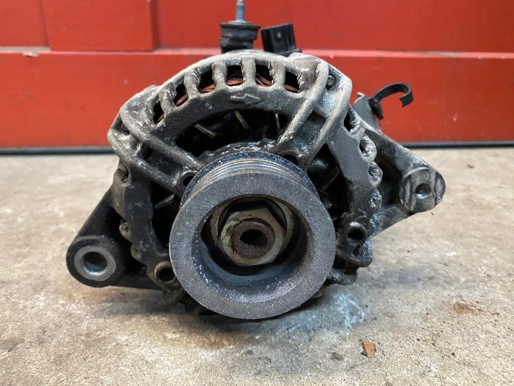 Dynamo Toyota Yaris 1.3 bj 2006 OE nummer 270600J061, Auto-onderdelen, Ophalen of Verzenden, Gebruikt, Toyota