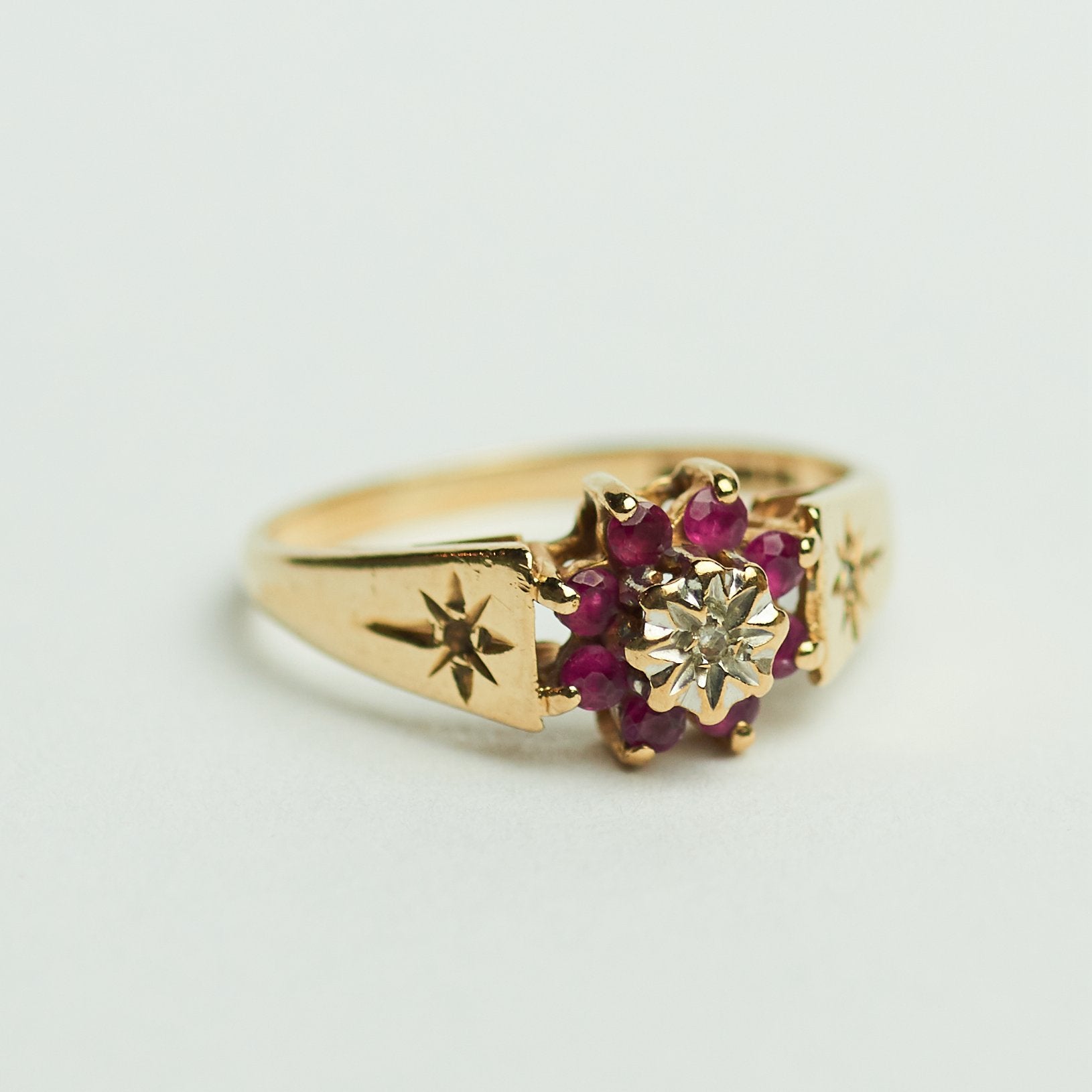Vintage gouden ring starburst robijn diamant goud 9 karaat, Ophalen of Verzenden, Met edelsteen, Dame, Goud