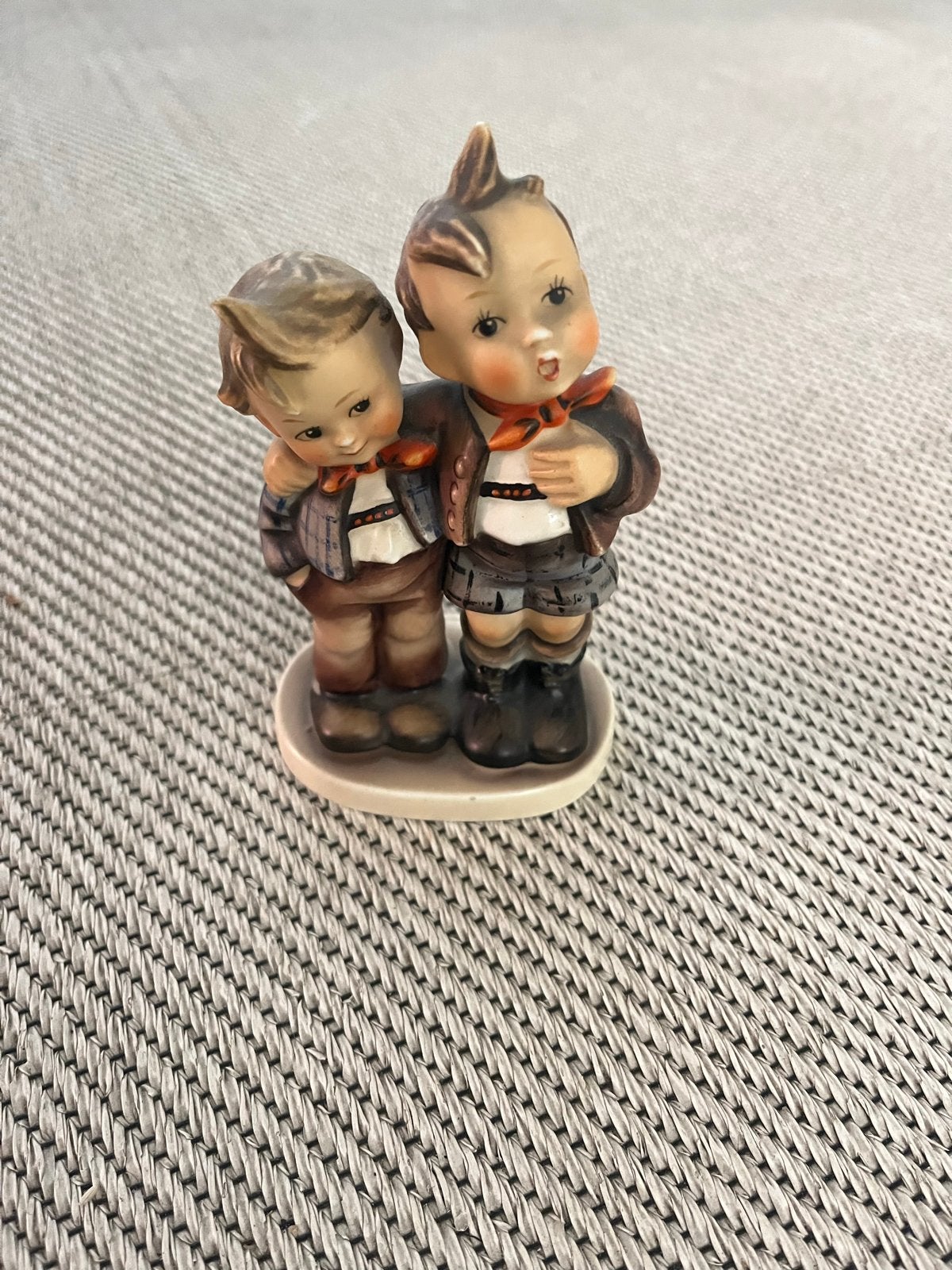 Vintage Hummel beeldje nr 123 ‘Two Boys' by W. Goebel, Verzamelen, Ophalen of Verzenden, Gebruikt