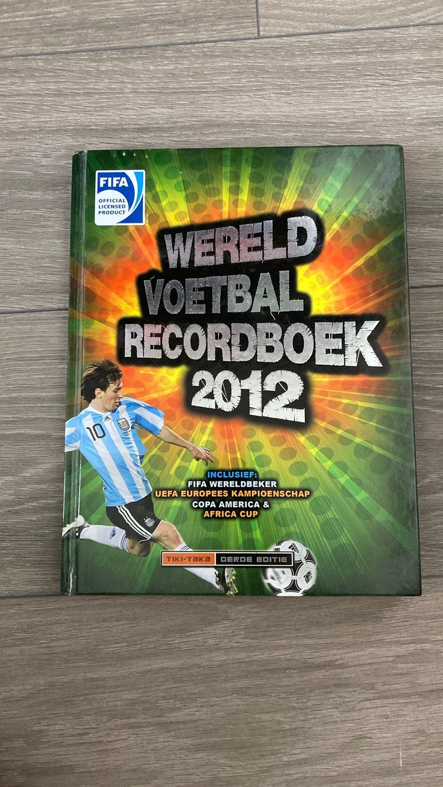 FIFA Wereld Voetbal Recordboek 2012 - Messi Cover, Ophalen of Verzenden, Zo goed als nieuw, Overige sporten