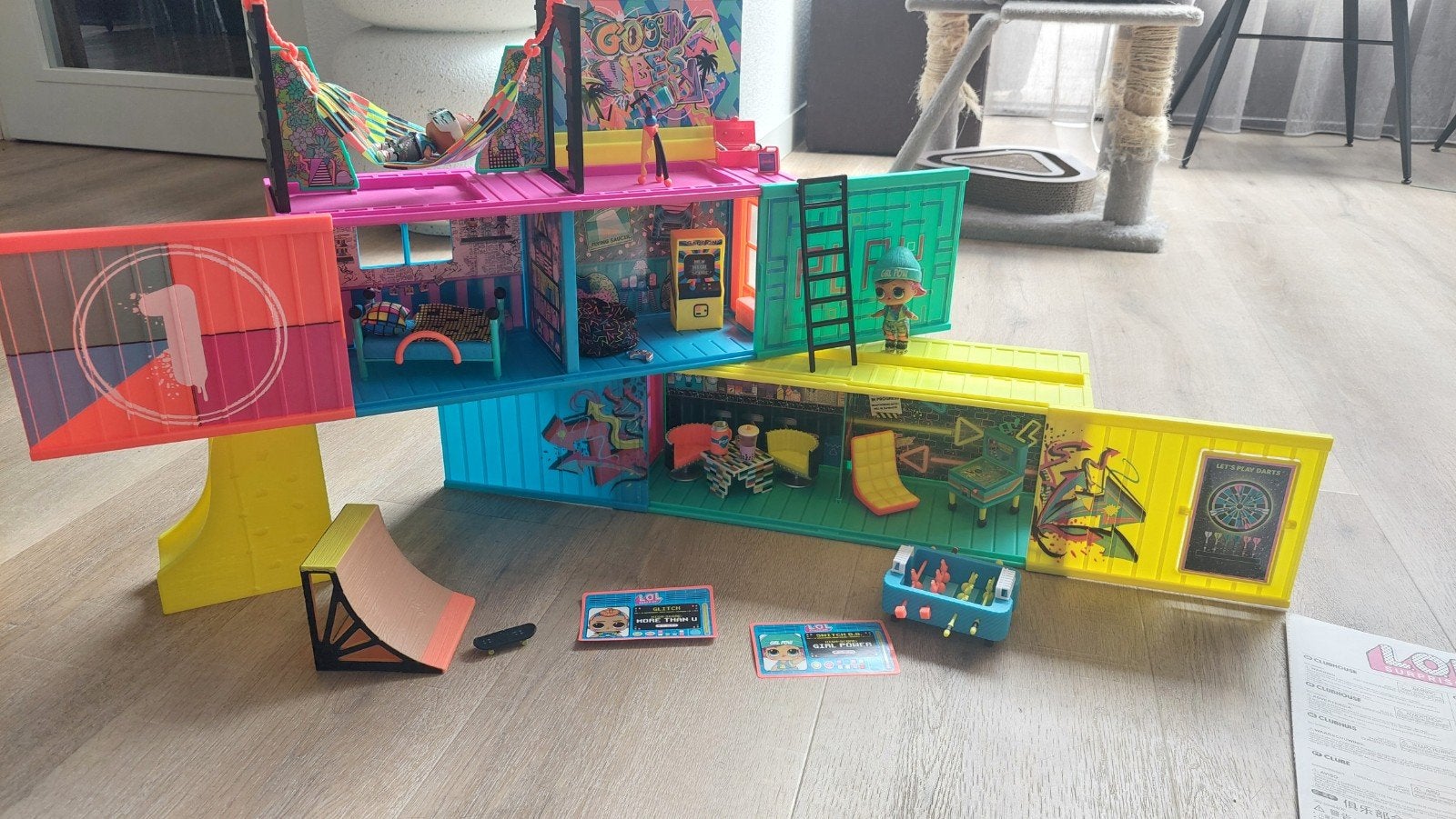 L.O.L. Surprise clubhuis, Kinderen en Baby's, Ophalen of Verzenden, Zo goed als nieuw, Poppenhuis
