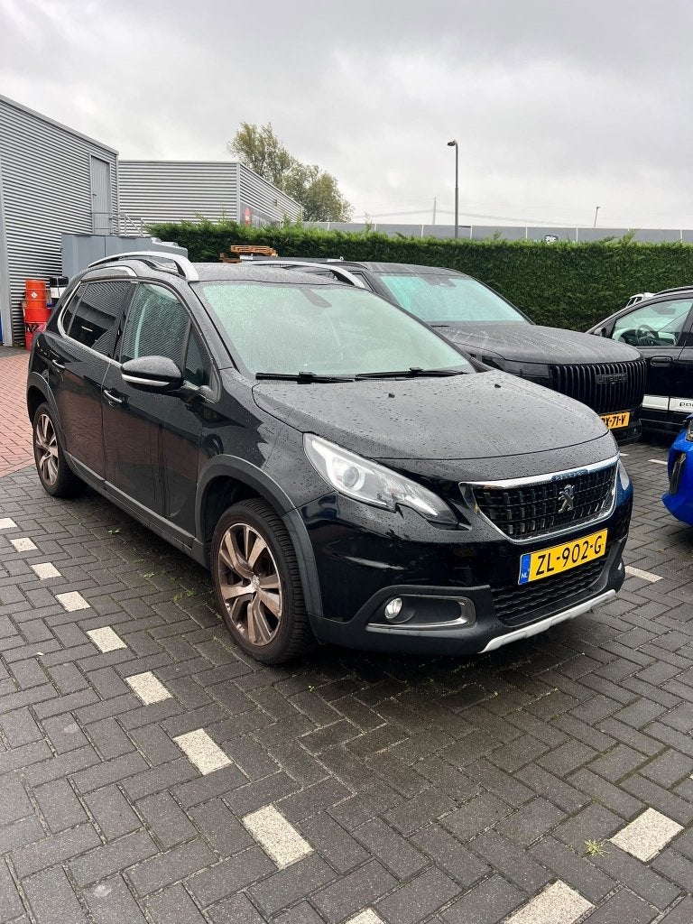 Peugeot 2008 uit 2019--motorprobleem—nieuwe banden, Auto's, Voorwielaandrijving, Parkeersensor, 1250 kg, 1199 cc