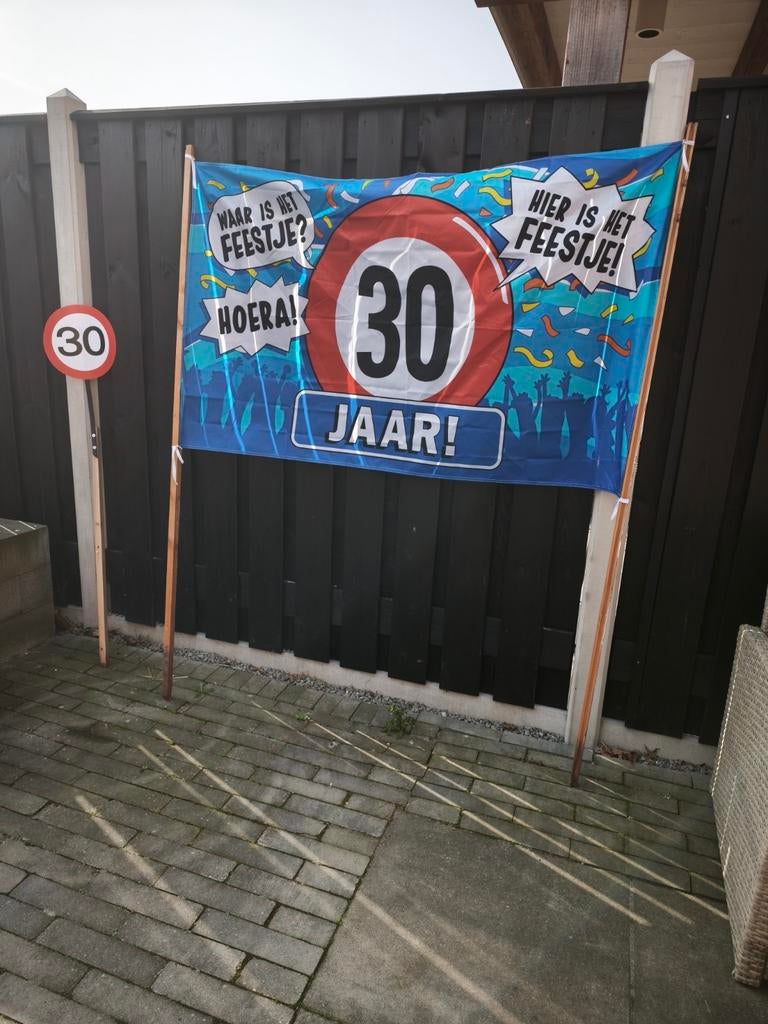 Verjaardagspakket 30 jaar: Vlag en Verkeersbord, Ophalen, Zo goed als nieuw, Versiering, Verjaardag