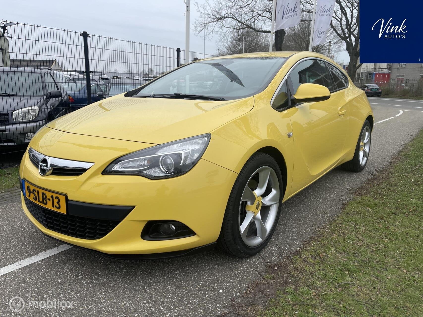 Opel Astra GTC 1.6 Turbo Design Edition | Leer | NAV, Auto's, Gebruikt, Zwart, 4 cilinders, 170 pk