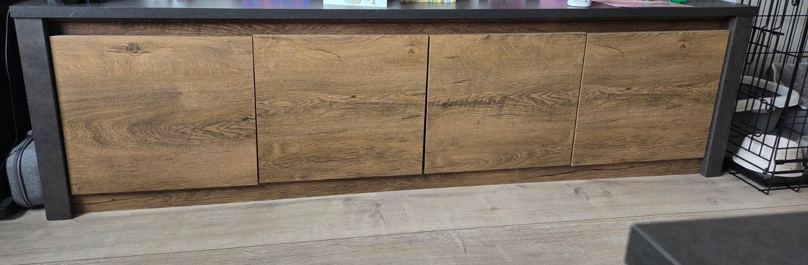 Stijlvol dressoir met 4 deuren - Hout en donkergrijs, Overige houtsoorten, 150 tot 200 cm, Ophalen of Verzenden, Zo goed als nieuw