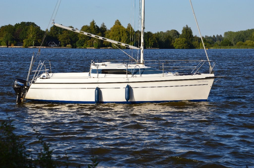 Ruime trailerbare kajuitzeilboot met ophaalbaar zwaard, Watersport en Boten, Ophalen, 8 pk, Overige merken, Gebruikt