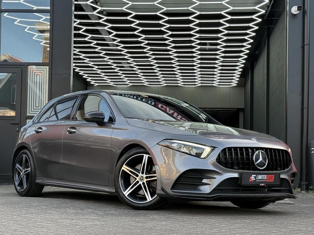 Mercedes A-klasse 220 AMG A45 Pakket | Ambient | Camera |, Auto's, Mercedes-Benz, Gebruikt, Zwart, Alcantara, Bedrijf