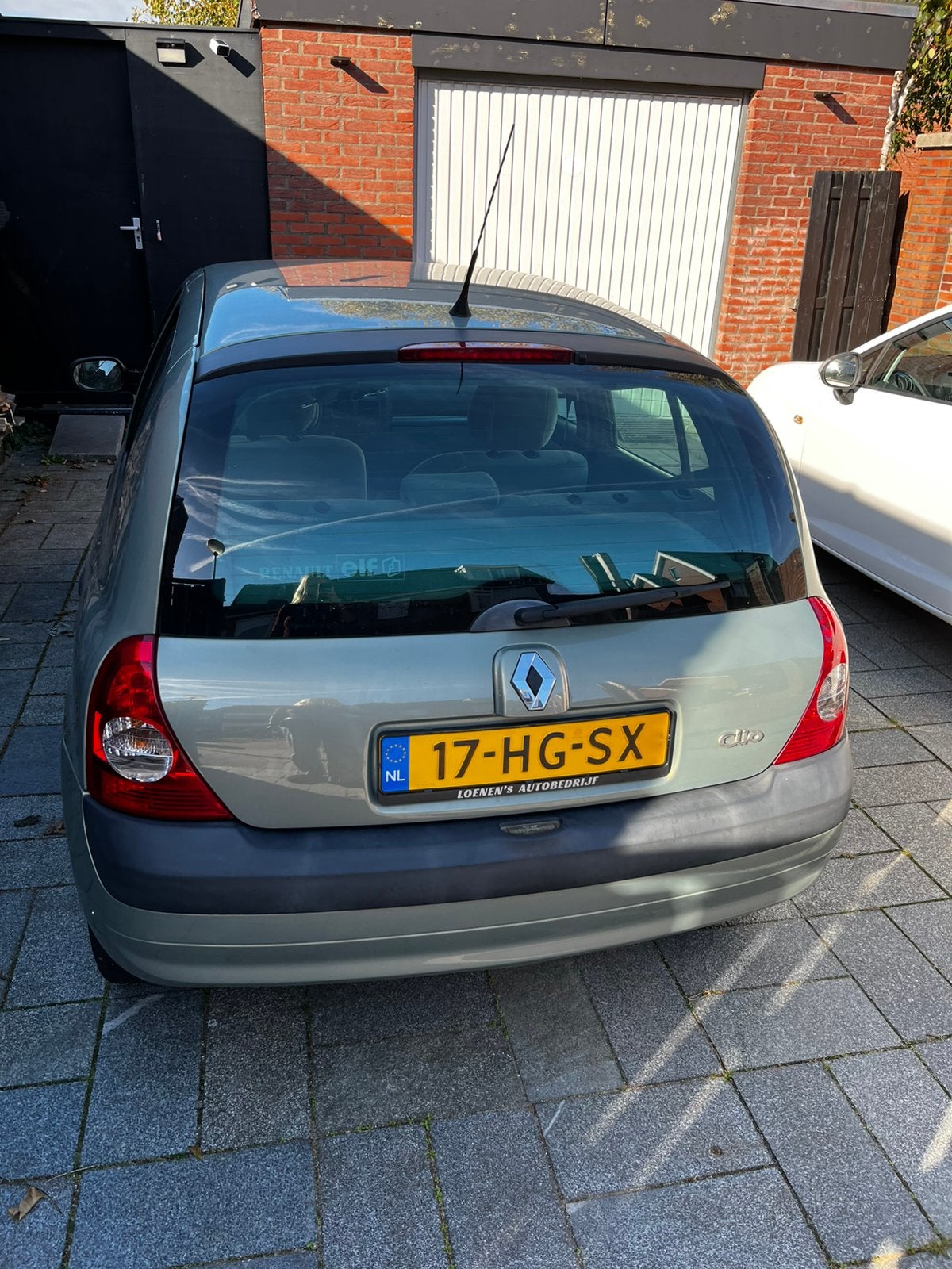Renault Clio 1.4 16V RT 5DR 2005 2001, Voorwielaandrijving, 40 €/maand, 1200 kg, Handgeschakeld