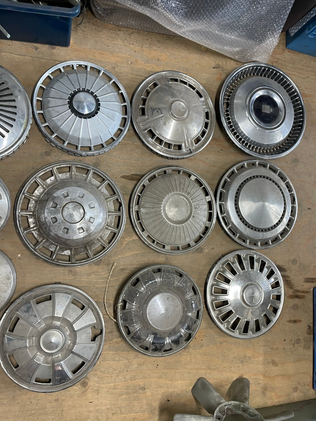 Diverse toyota oldtimer wieldoppen carina crown corolla kp30, Ophalen of Verzenden, Zo goed als nieuw