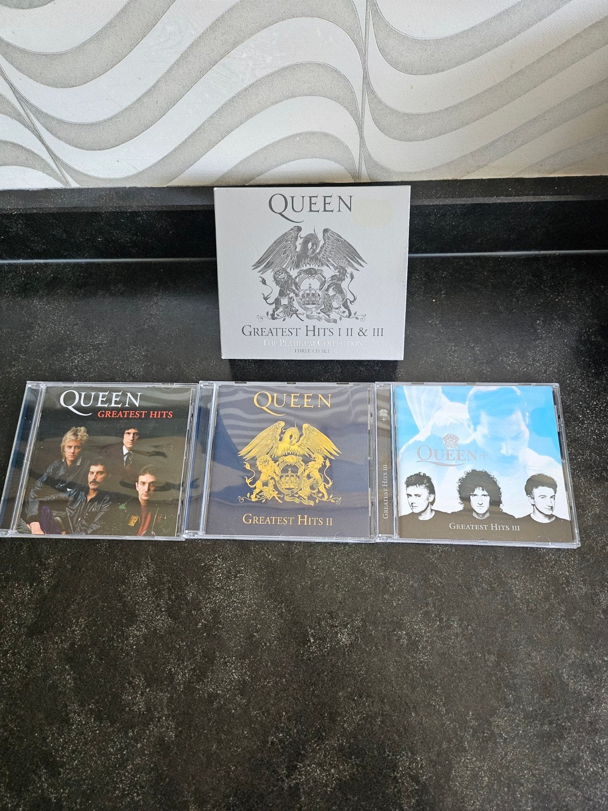 Queen - Greatest hits I, II  en III  (3-cd box), Ophalen of Verzenden, Zo goed als nieuw, Poprock