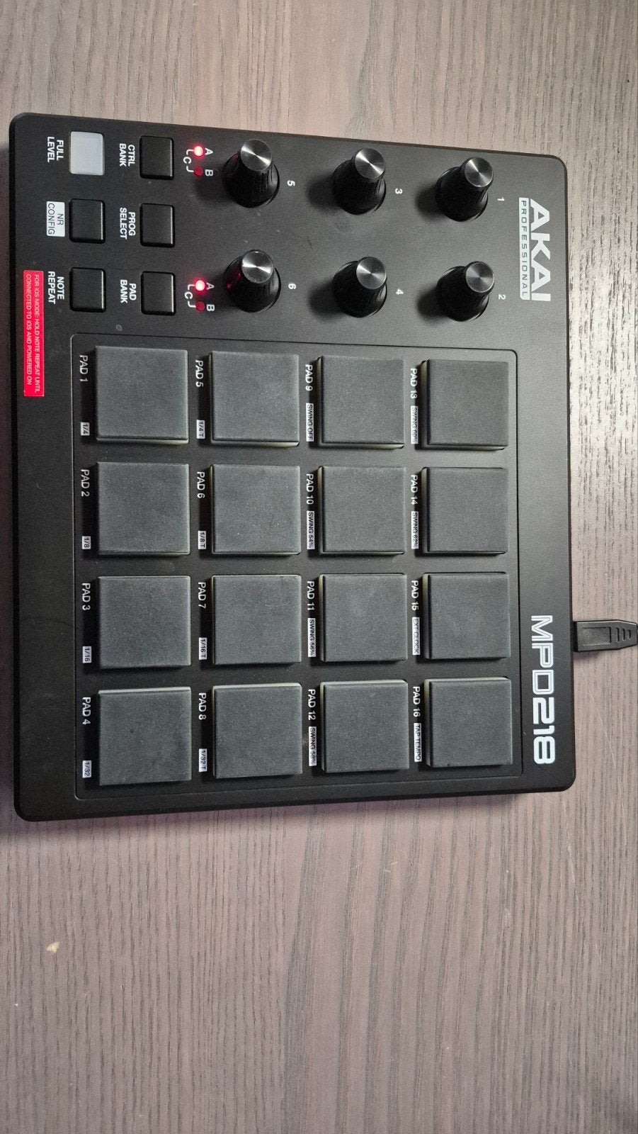 Akai MPD218 MIDI Pad Controller - Zo goed als nieuw, Ophalen of Verzenden, Zo goed als nieuw