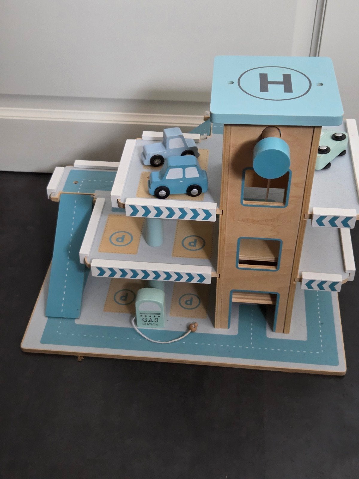 Houten Parkeergarage met Auto's en Helikopter, Kinderen en Baby's, Ophalen, Zo goed als nieuw