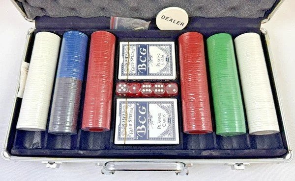 Aluminium pokerset koffer met 300 chips kaarten poker, Hobby en Vrije tijd, Gezelschapsspellen | Kaartspellen, Verzenden, Onbekend