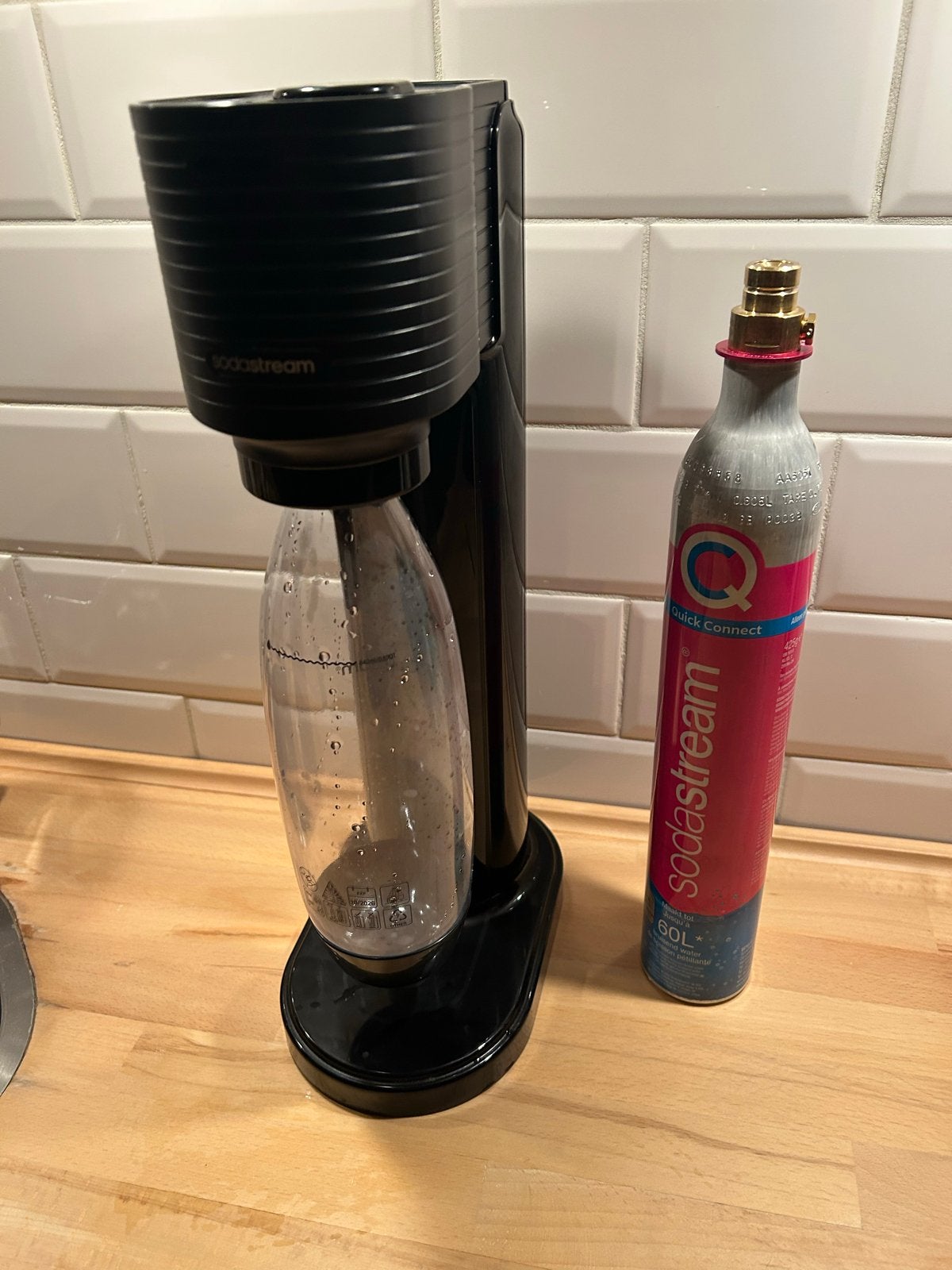 SodaStream bruiswatermaker met CO2-fles, Ophalen of Verzenden, Zo goed als nieuw