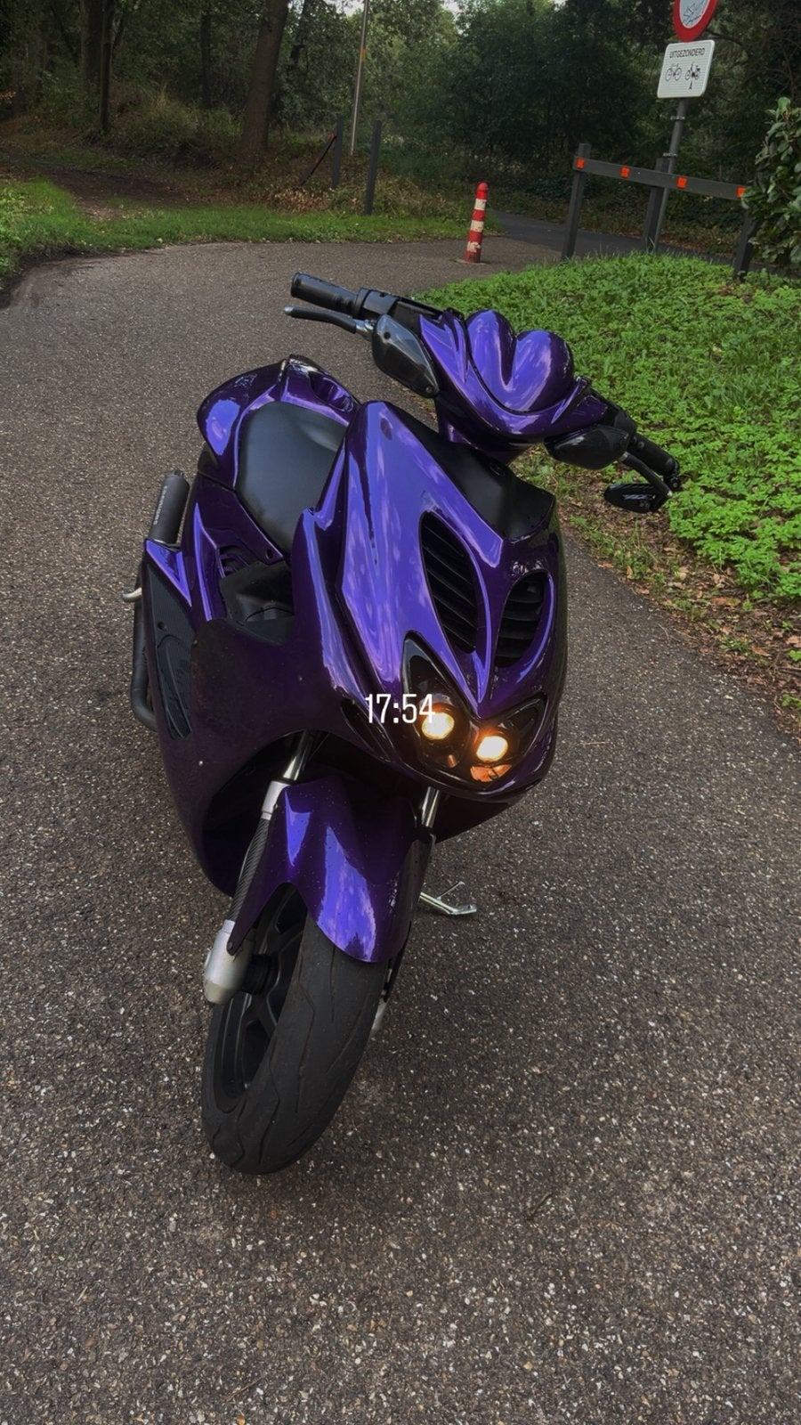 Zeer nette yamaha earox nieuwstaat!, Fietsen en Brommers, Ophalen, Aerox, Maximaal 45 km/u, Zo goed als nieuw