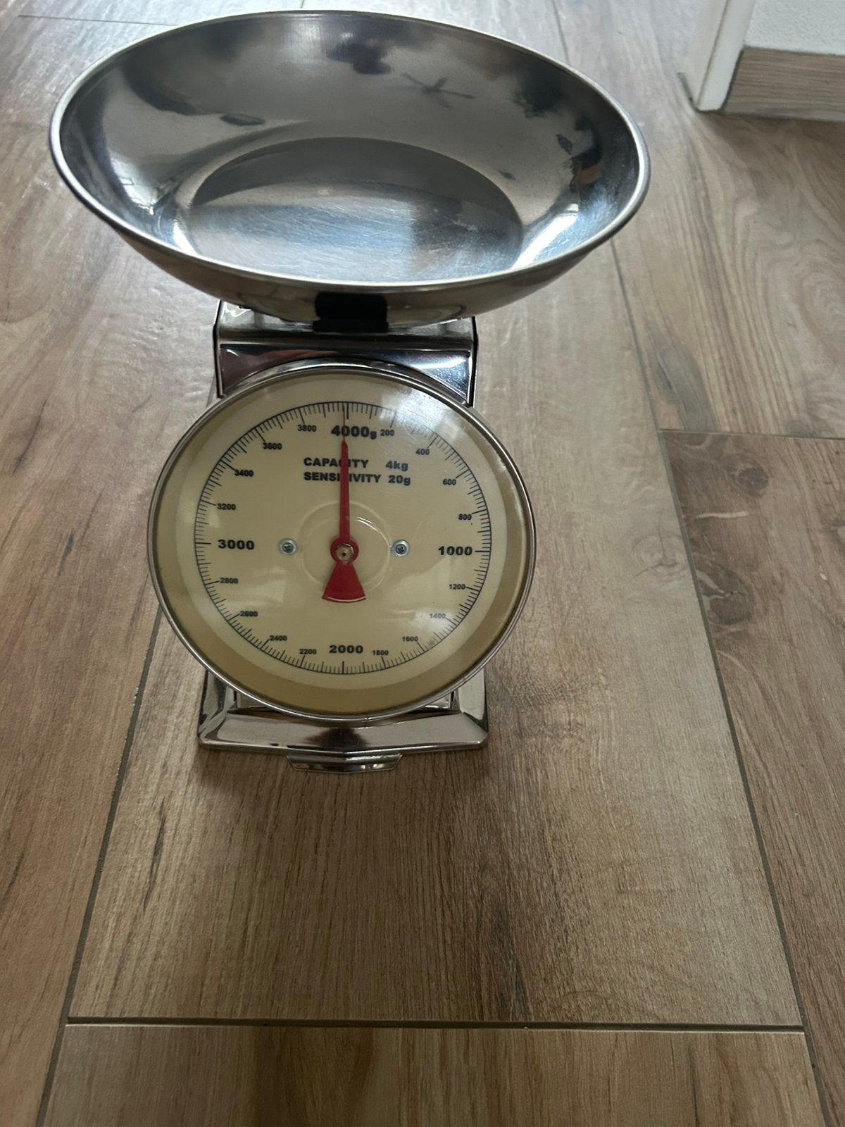 Keukenweegschaal - Chroom, Analoog, 4kg Capaciteit, Overige typen, Ophalen of Verzenden, Gebruikt, Metaal