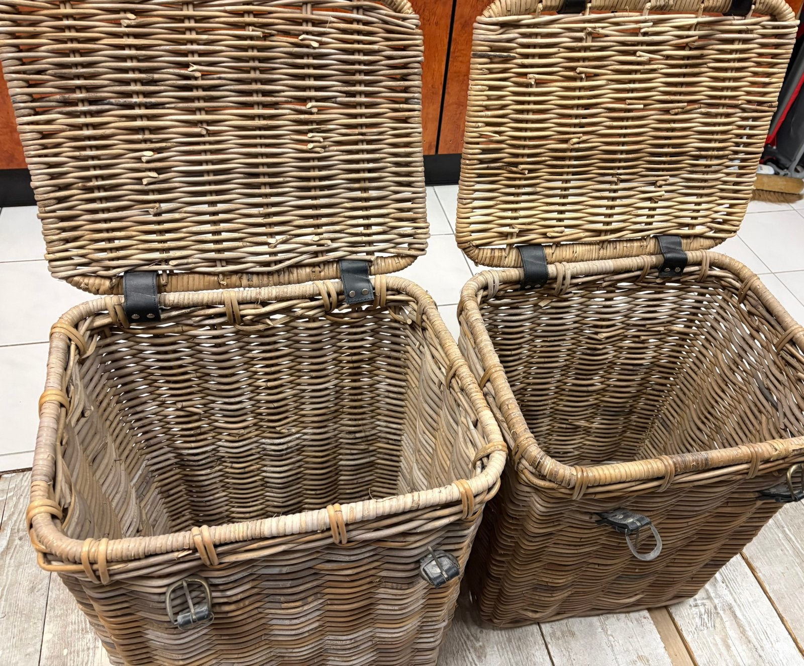 2 grote rieten manden, Ophalen, Gebruikt, Mand, Vierkant
