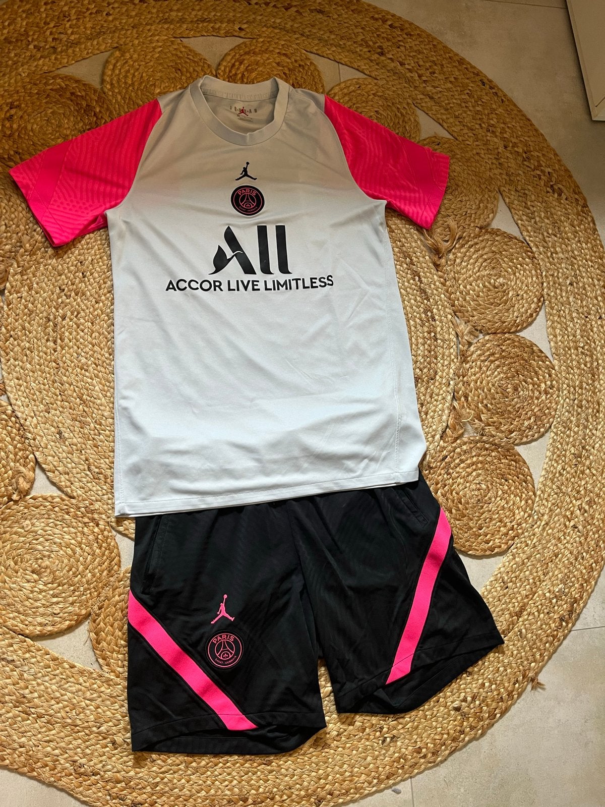 PSG Trainingsset - Shirt en Broekje, Maat M, Ophalen, Zo goed als nieuw, Set