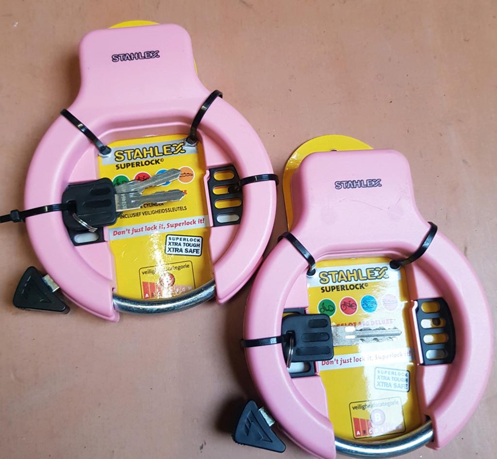 2 roze wielsloten, Ophalen, Nieuw