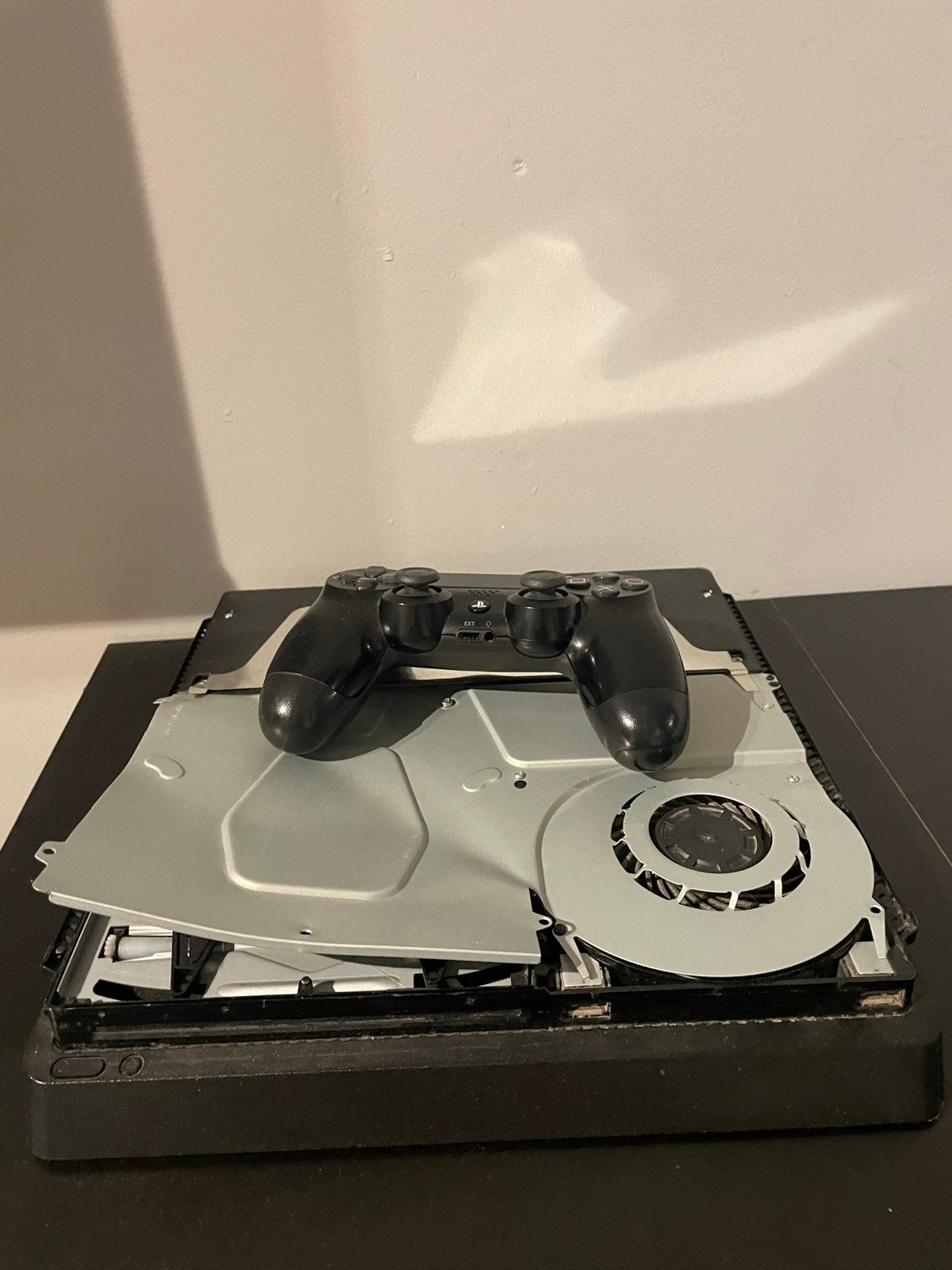 PlayStation 4 met oplader en oplaadstation (defect), Ophalen of Verzenden, Niet werkend, Met 1 controller, Original