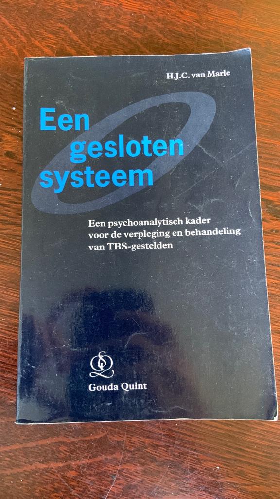 H.J.C. van Marle - Een gesloten systeem, Ophalen of Verzenden, Sociale wetenschap