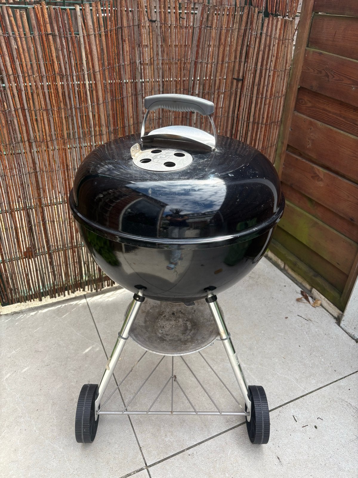 Weber houtskool barbecue diam.grill 45cm, Tuin en Terras, Houtskoolbarbecues, Ophalen of Verzenden, Gebruikt