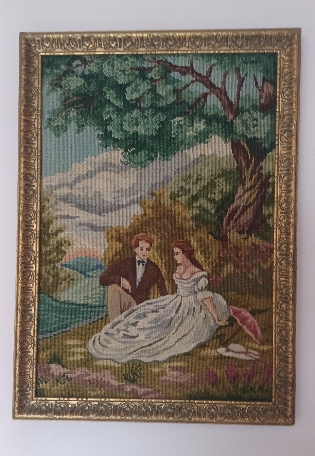 Vintage: romantisch geborduurd doek in lijst, Ophalen of Verzenden, Klassiek, Ingelijst, Doek