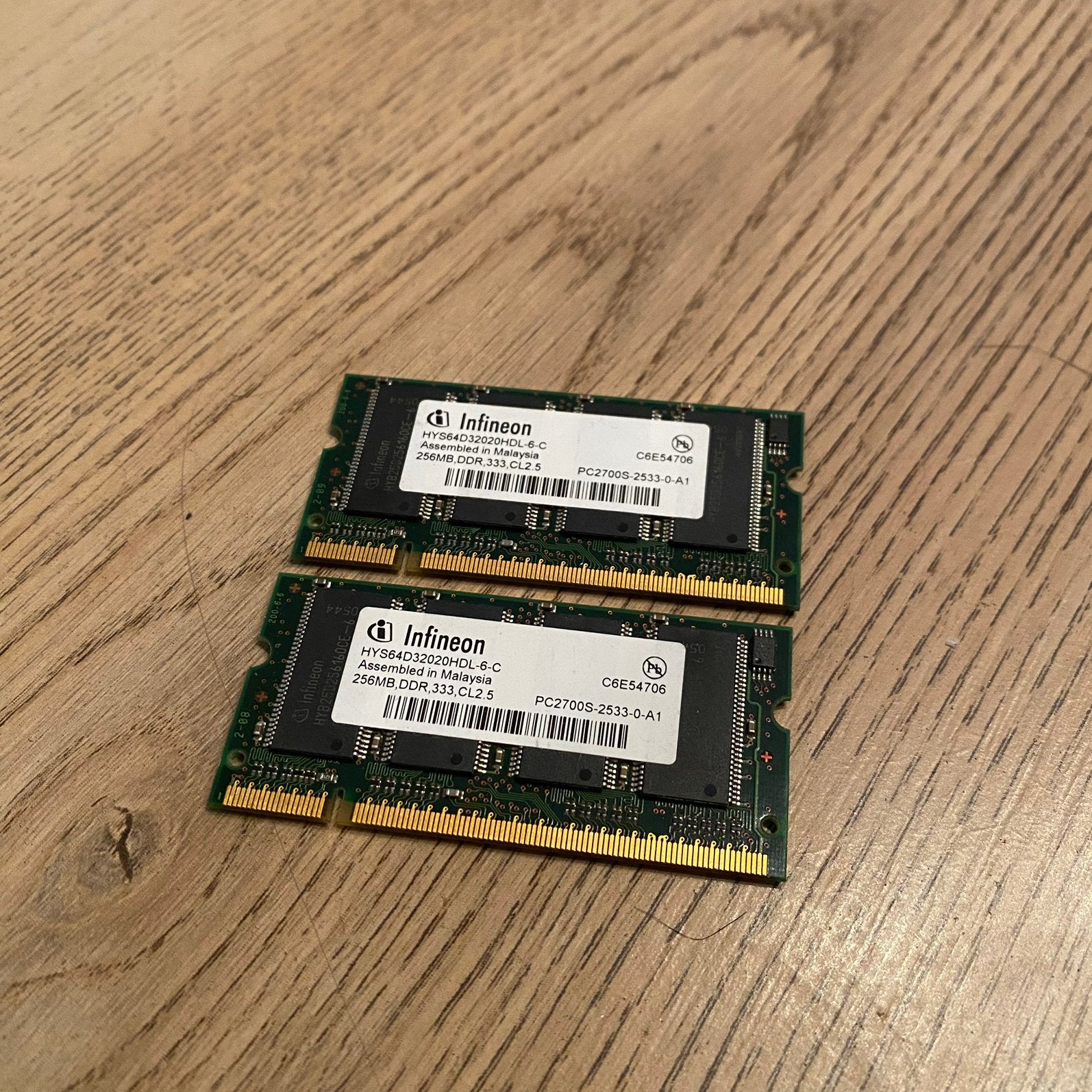 Infineon 512MB DDR 333MHz  ( 2x 256MB ), Computers en Software, RAM geheugen, 333 MHz, Ophalen of Verzenden, DDR, Laptop