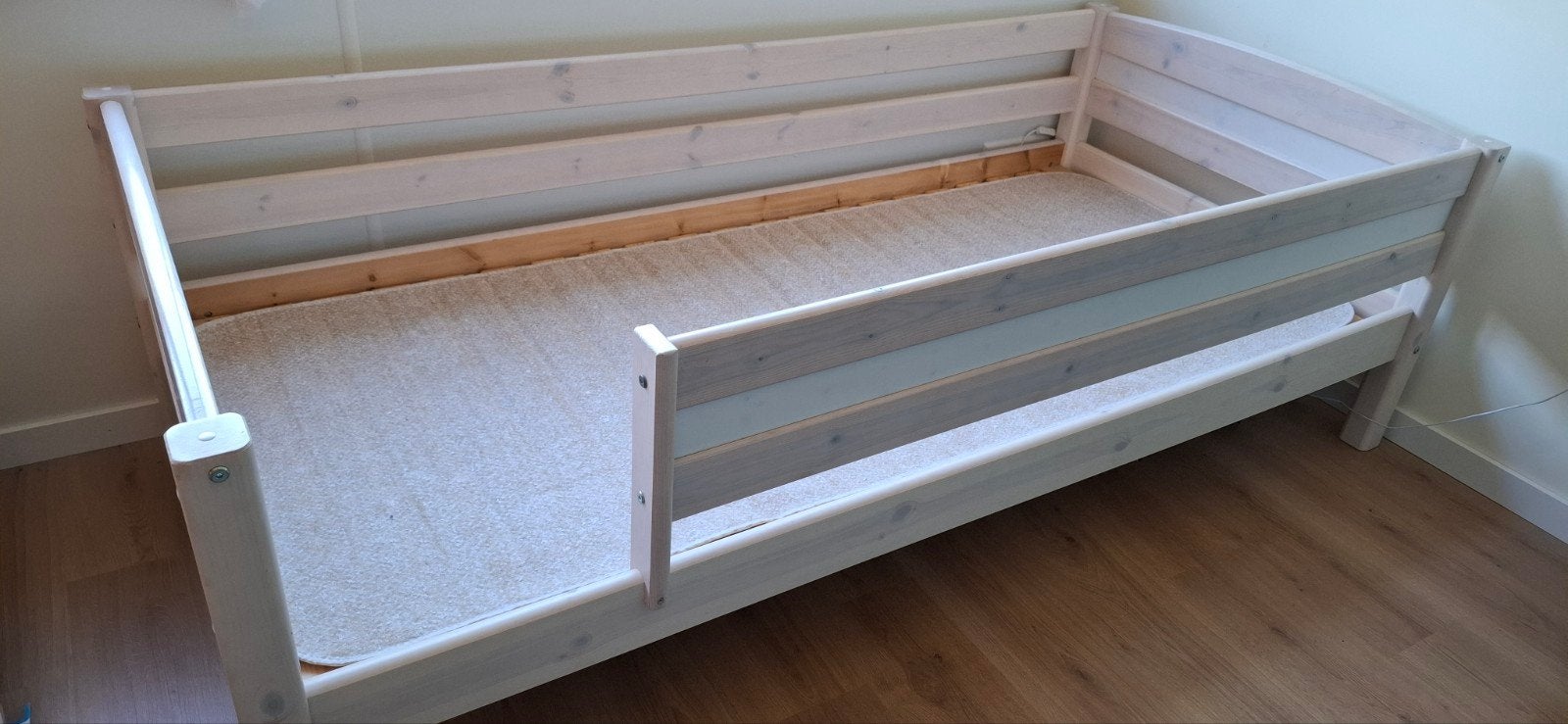 Eenpersoonsbed hout white wash, met matras 90x200cm, Huis en Inrichting, Slaapkamer | Bedden, Ophalen, Gebruikt, 90 cm, Eenpersoons