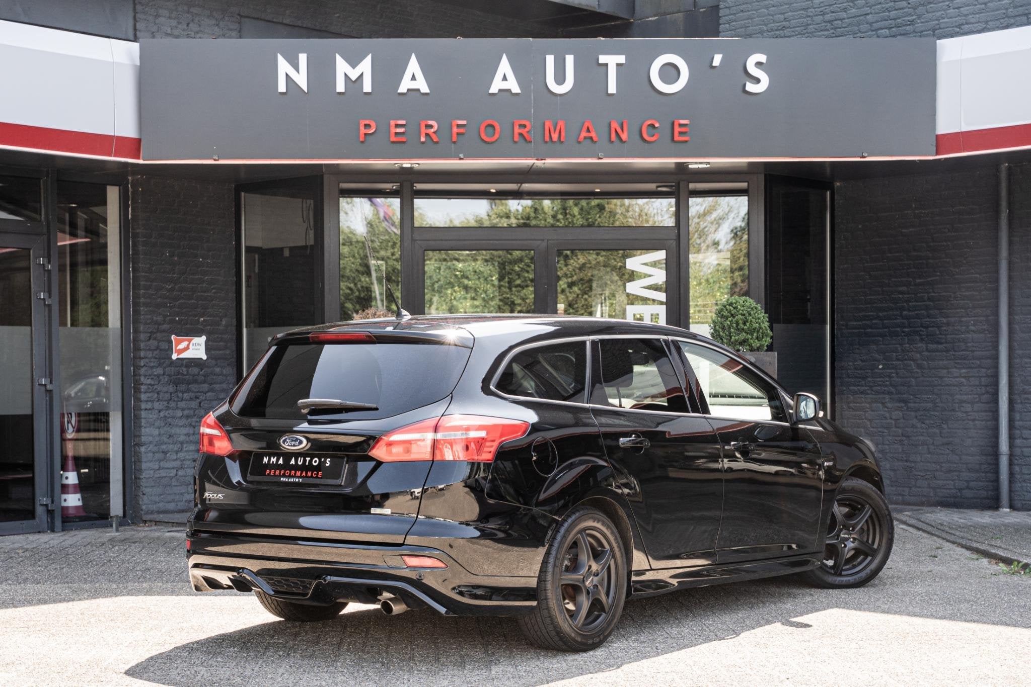 Ford Focus Wagon 1.5 ST-Line BLACK ON BLACK/CRUISE/AIRCO/FAC, Auto's, Ford, Stof, Euro 6, 4 cilinders, 150 pk