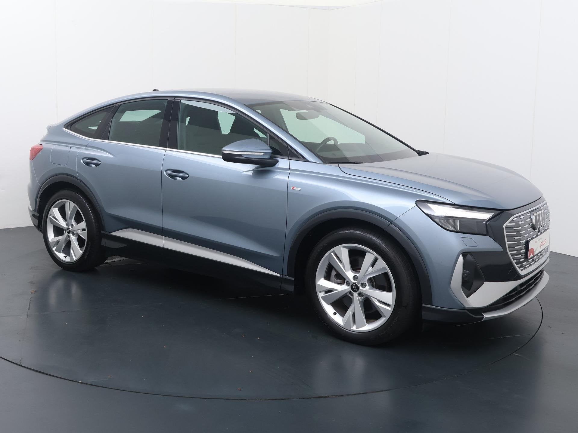 Audi Q4 Sportback e-tron 50 quattro S edition 77 kWh | 299 P, Auto's, Stof, Gebruikt, Zwart, Met garantie (alle)