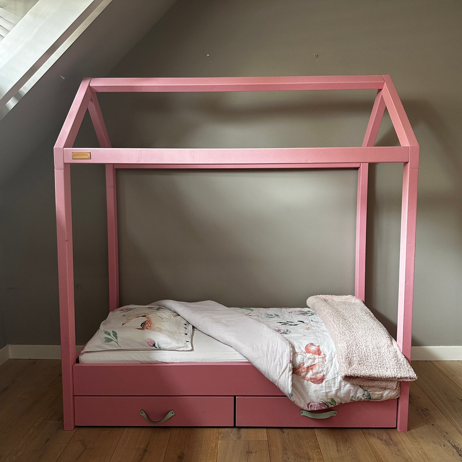 Roze huisbed 70x150 met lades en uitvalbeveiliging, Kinderen en Baby's, Ophalen, Gebruikt, 70 tot 85 cm, 140 tot 160 cm
