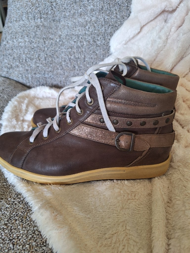 Leuke schoenen van Durea, Durea, Bruin, Ophalen of Verzenden, Sneakers of Gympen